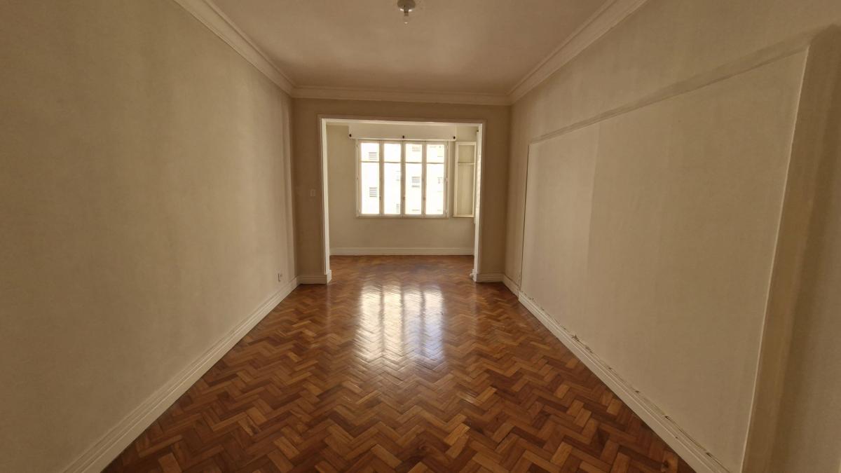 Apartamento Clássico de 3 Quartos, à venda na Praia do Flamengo — 139m². Amplo e Bem Localizado!