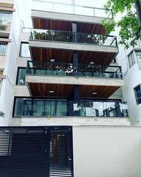 Cobertura Duplex em Ipanema, 1a. locação, com uma localização privilegiada, com 2 amplas suítes, 3 banheiros e 1 lavabo, 180 m² e uma vaga de garagem.
