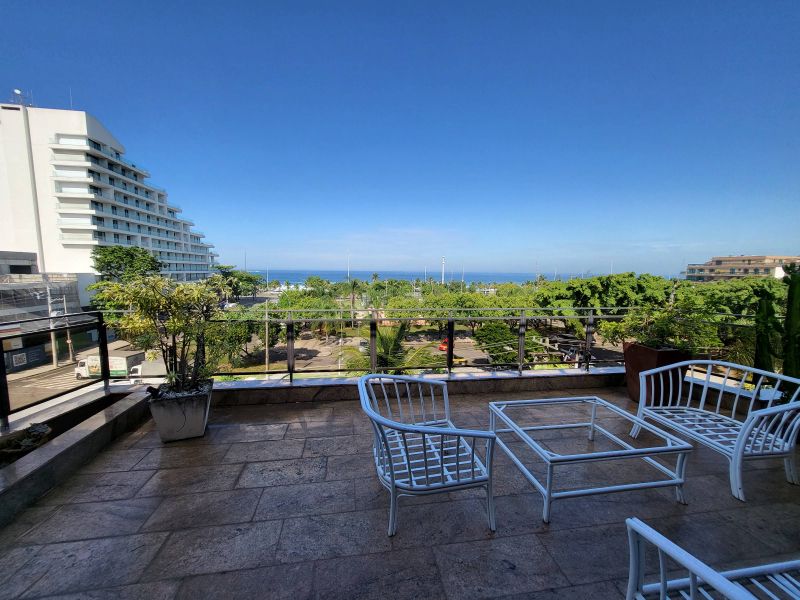 Cobertura de 4 quartos com vista eterna do mar